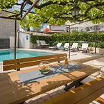 4 Bedroom Amazing Home In Porec